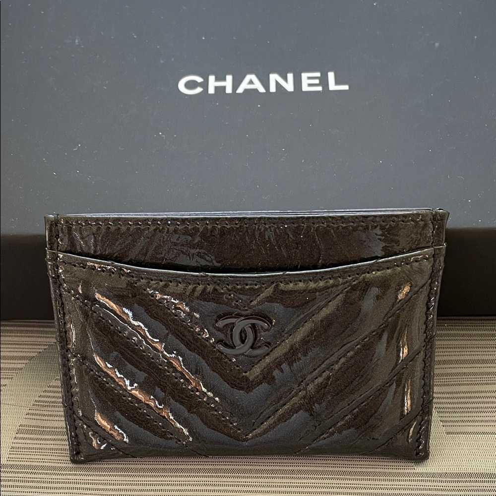 CHANEL So Black Patent Chevron Card Case with CC Logo with box